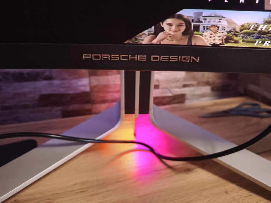 Monitor Porsche design PD49