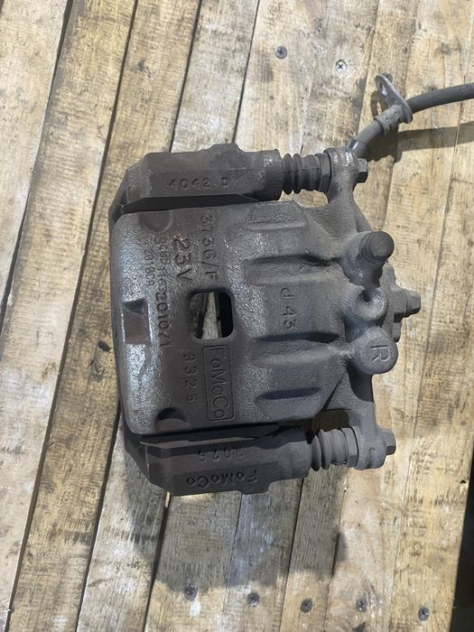 Тормозной суппорт передний Ford Fiesta MK7