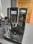 ekspres do kawy delonghi dinamica prawie nie używany - zrobił 80 kaw