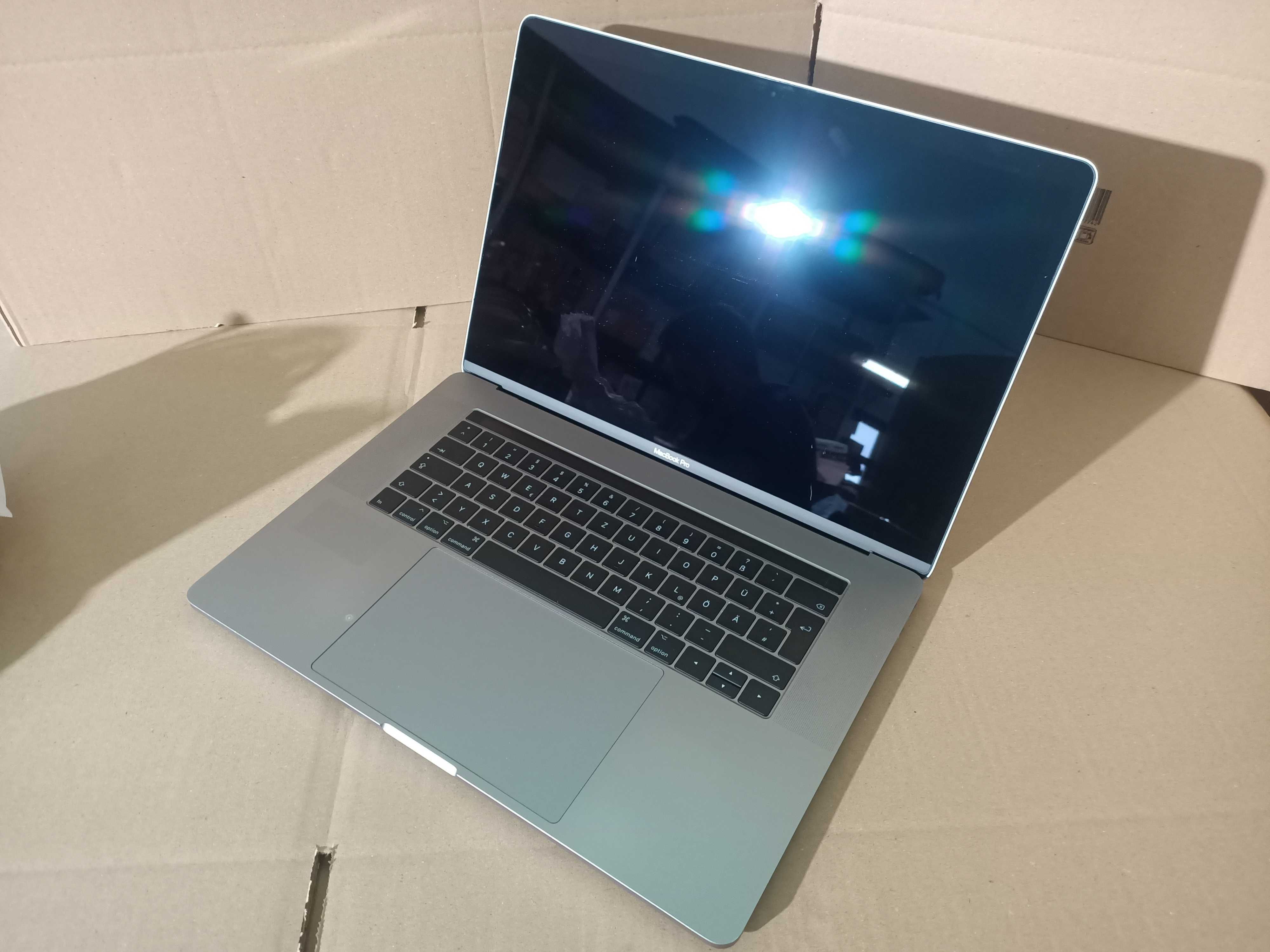 MacBook Pro 14,3 i7 Disco Rigido 1000GB