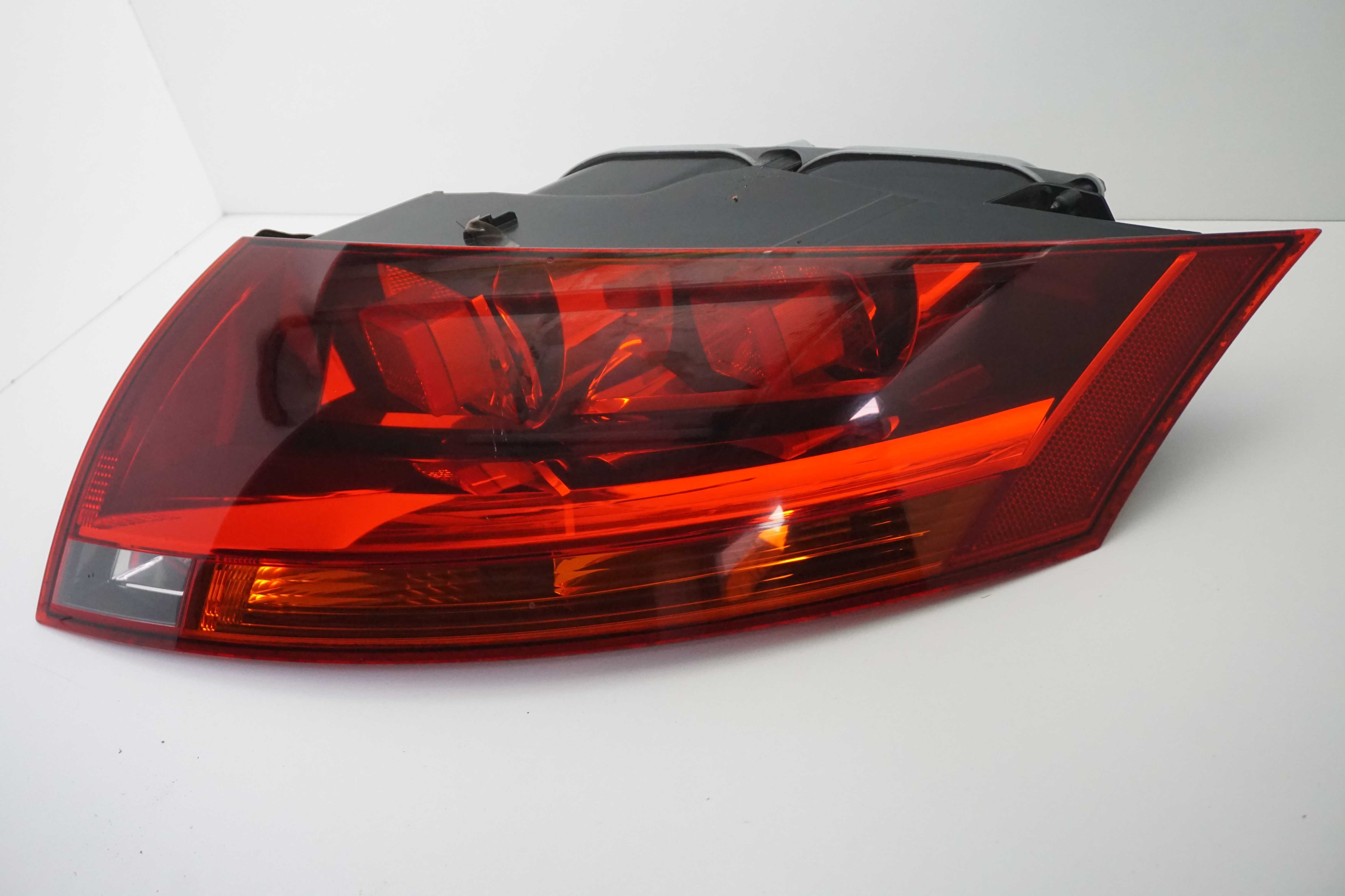 Audi TT 8J Coupe tylna lampa prawa lampa tył prawa czarna Ładna*