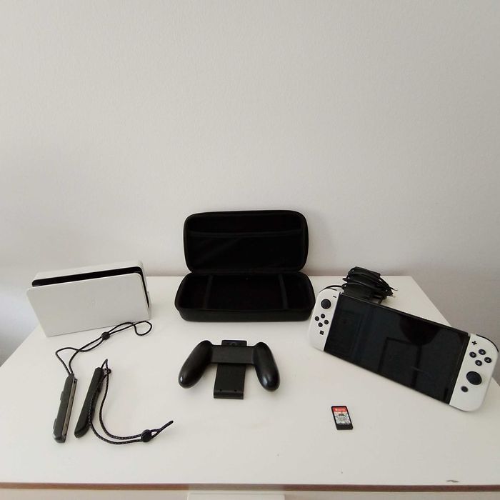 NINTENDO SWITCH (versão OLED) com jogo e bolsa