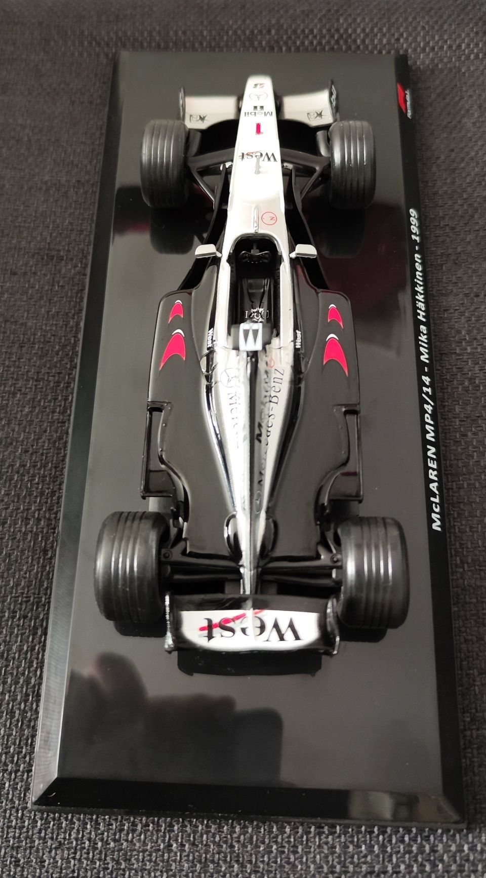 Unikat Model F1 McLaren Mercedes Benz 4/14 M.Hakkinen West 1999  1:24