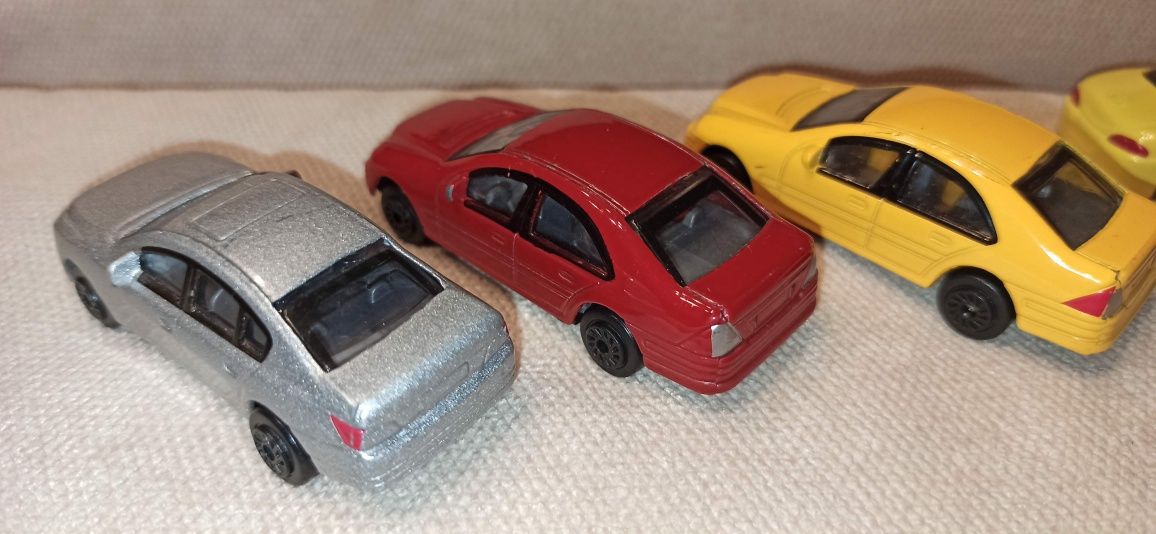 Autka zabawkowe w skali jak HotWheels