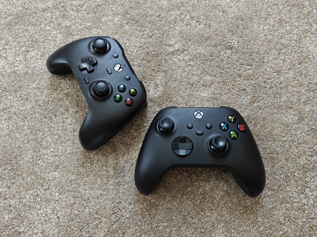 Xbox Series S + 2 pady