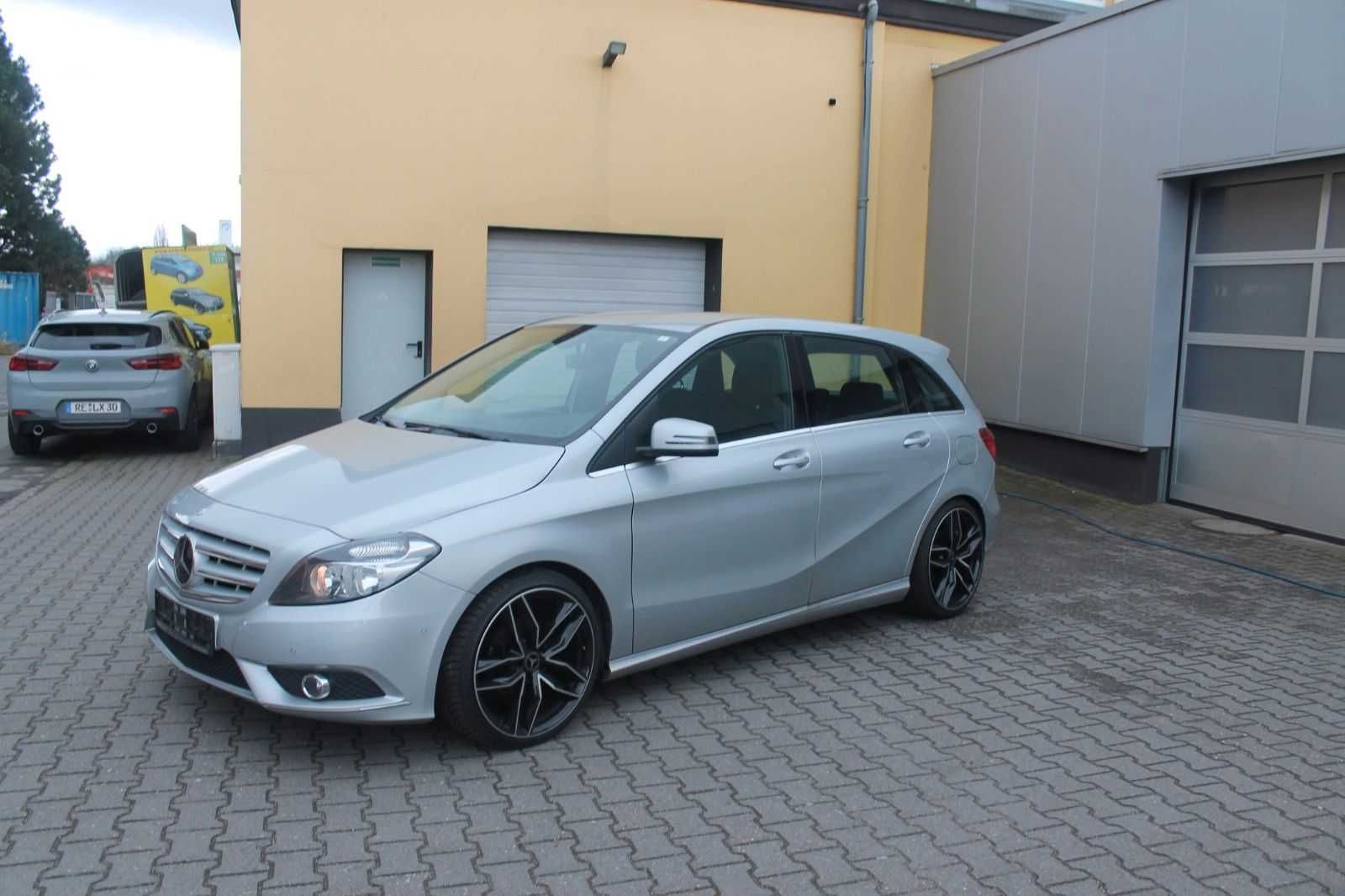 Фара ліва права Mercedes Benz b180 розбірка Мерседес б180 освітлення