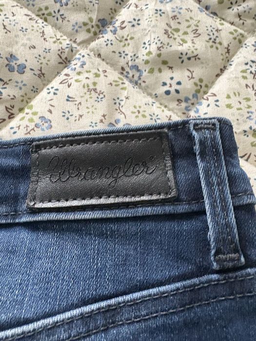 Spodnie jeans damskie
