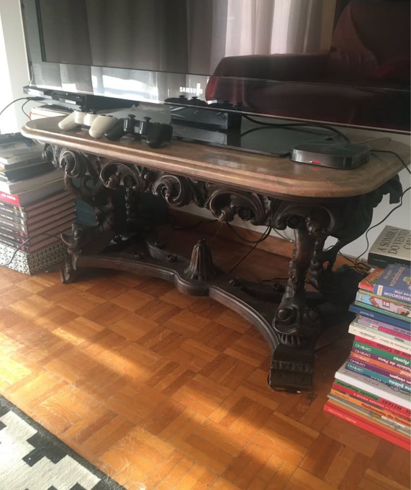 Mesa vintage com 40 anos