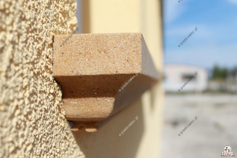 ~31~ Parapet zewnętrzny z piaskowca. Piaskowiec, kamień