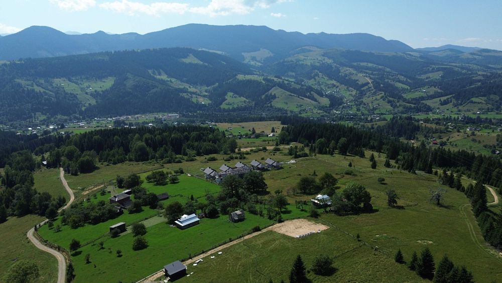 Земля з видом на 180, з водою і під будову