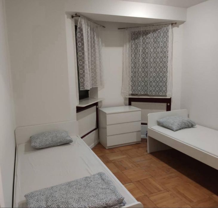 Do wynajęcia jest pokój w hostelu na Ursynowie.