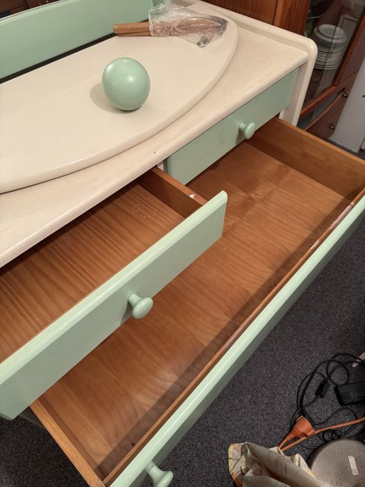 Comoda e espelho de quarto em pinho mel madeira maciça