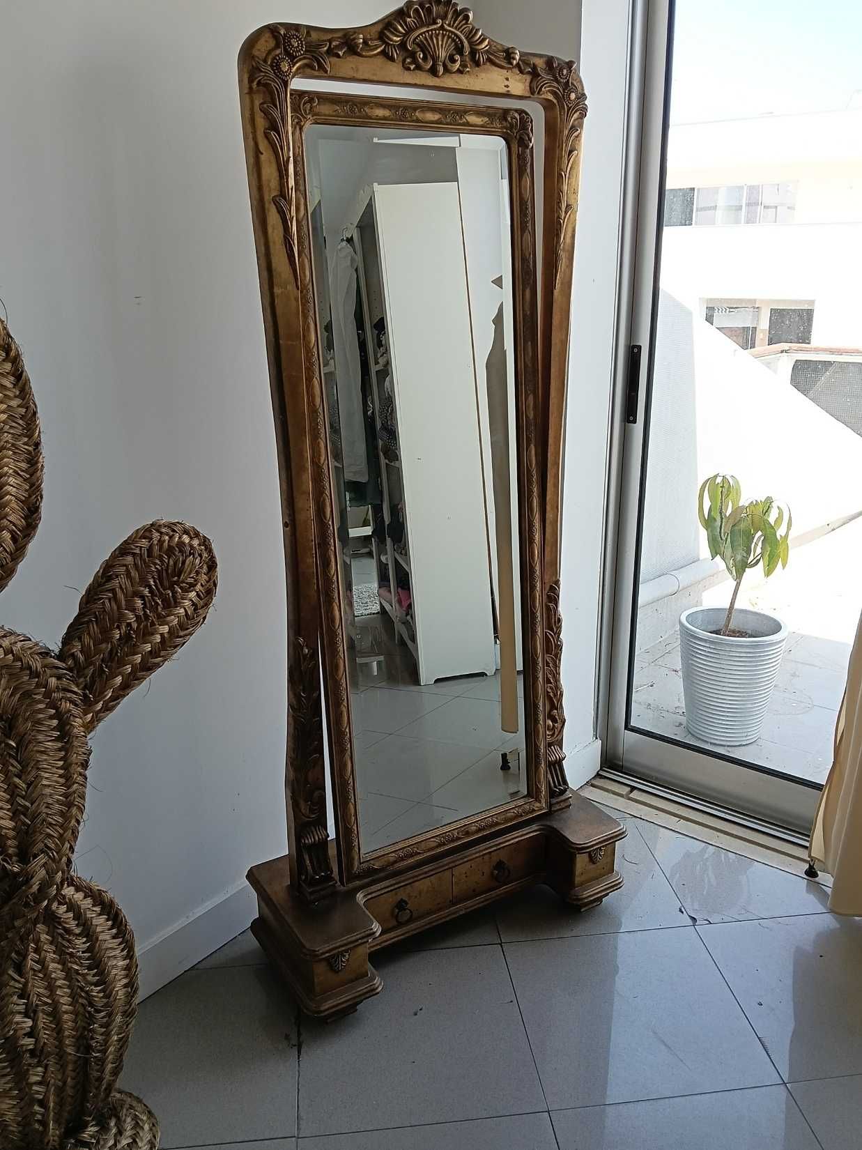 Espelho de pé dourado com gavetas - usado