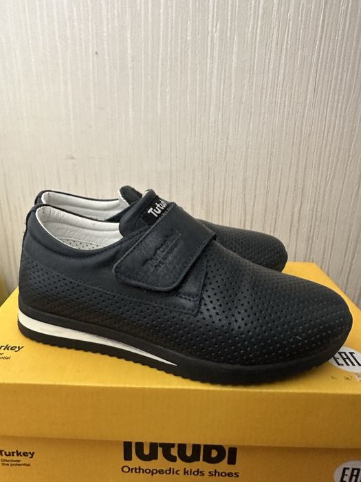 Фірмові шкіряні кросівки/туфлі 32 р