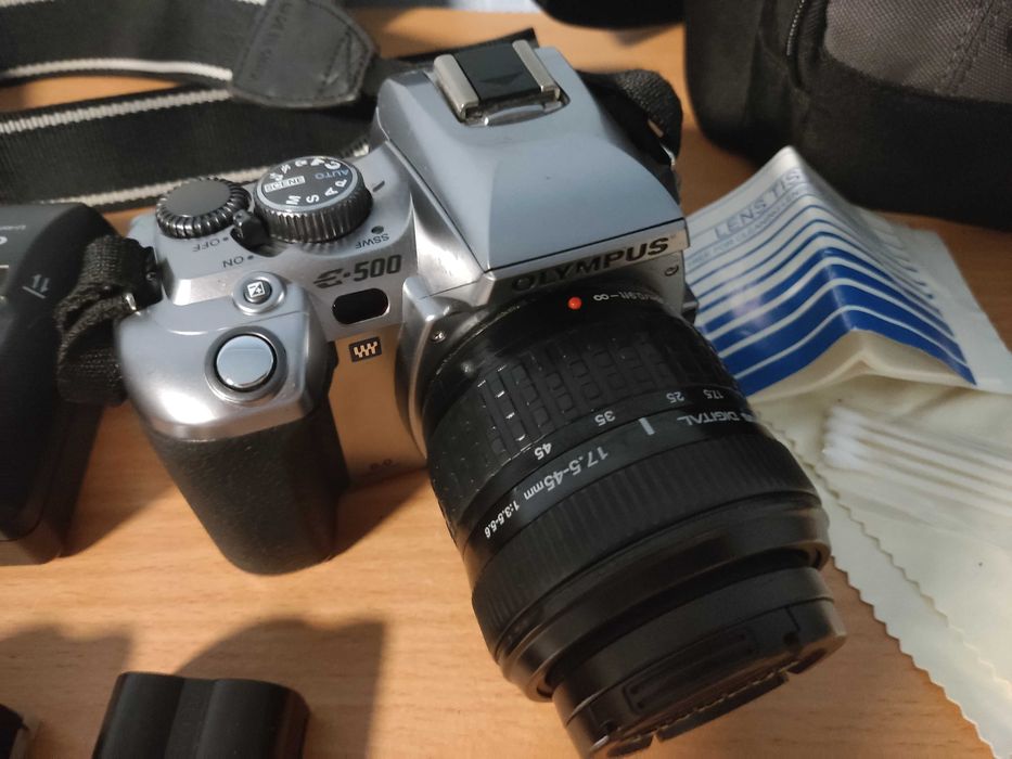 Фотоаппарат зеркальный Olympus e-500+ зарядка оригинал+ 2 батареї