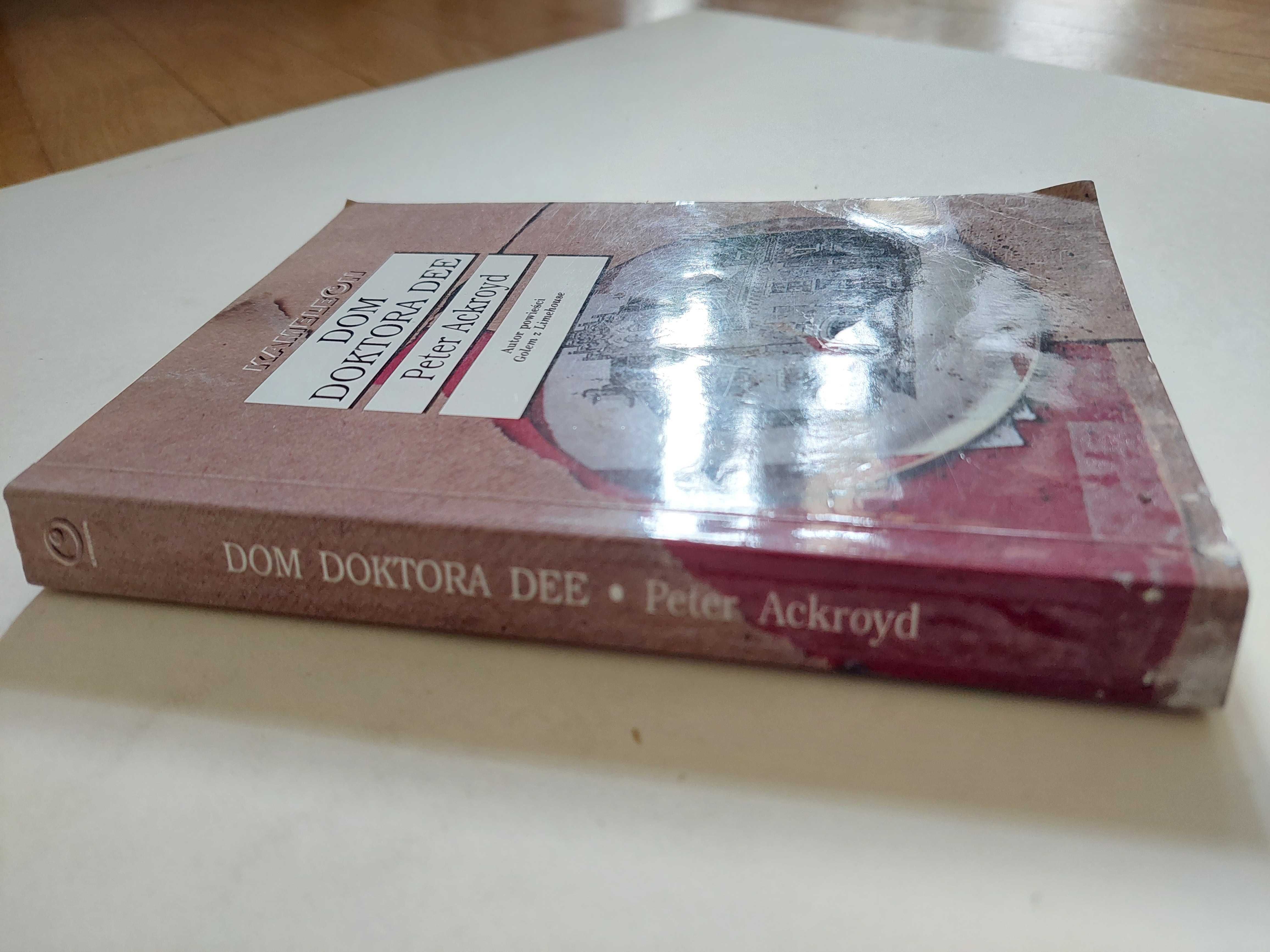 Dom doktora DEE Peter Ackroyd