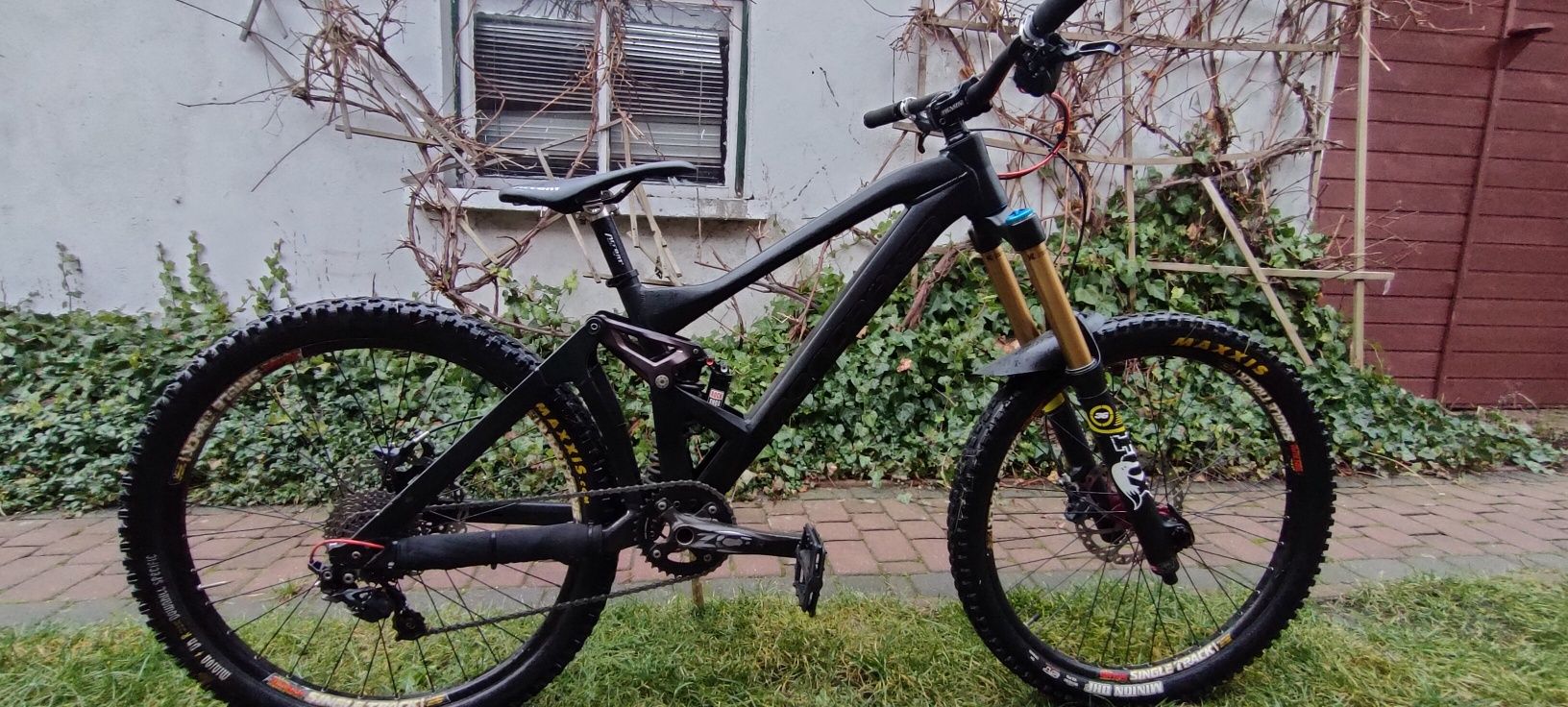 Mondraker Summum         (Demo 8 Session Trek Cube  Specialized Glory)