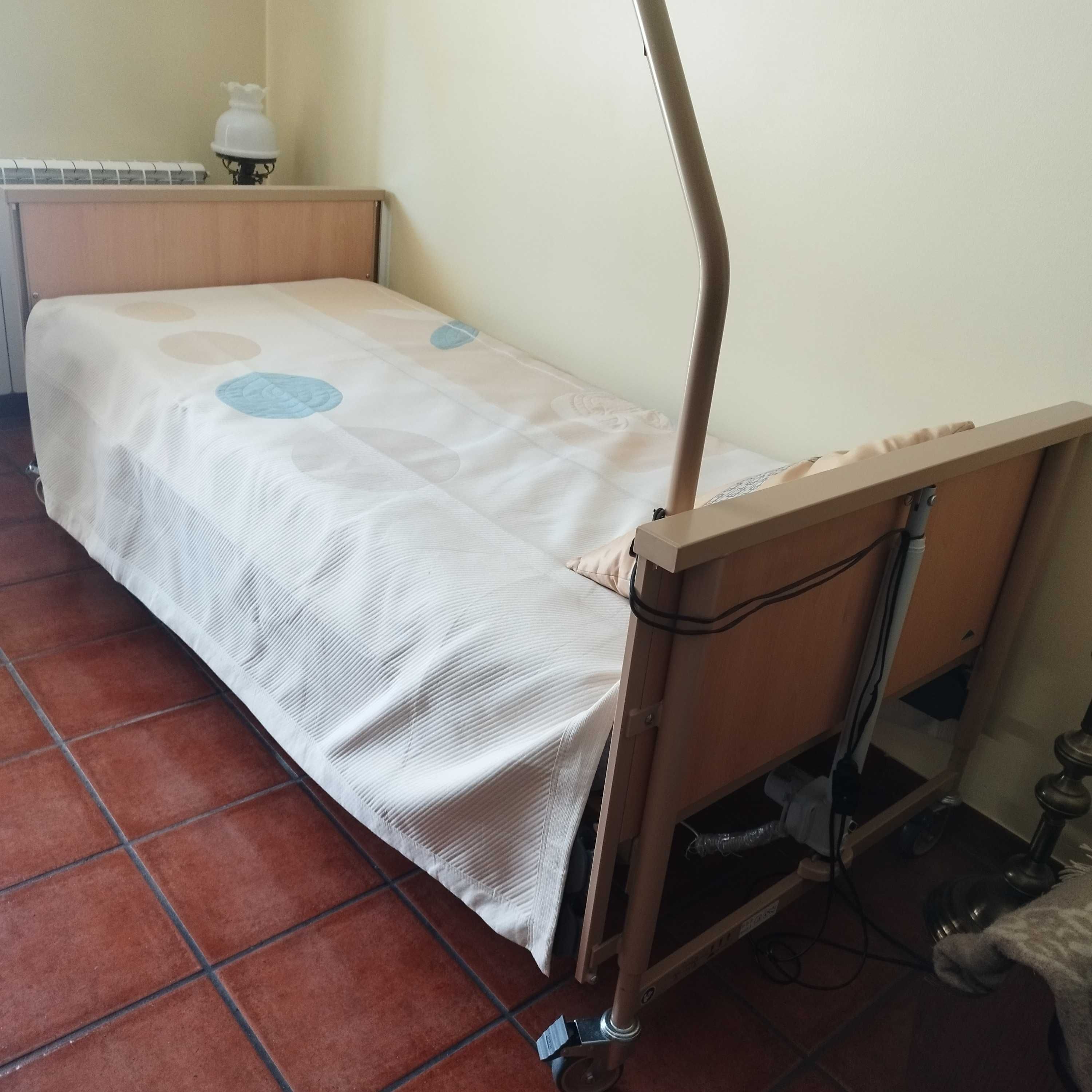Cama eléctrica hospitalar