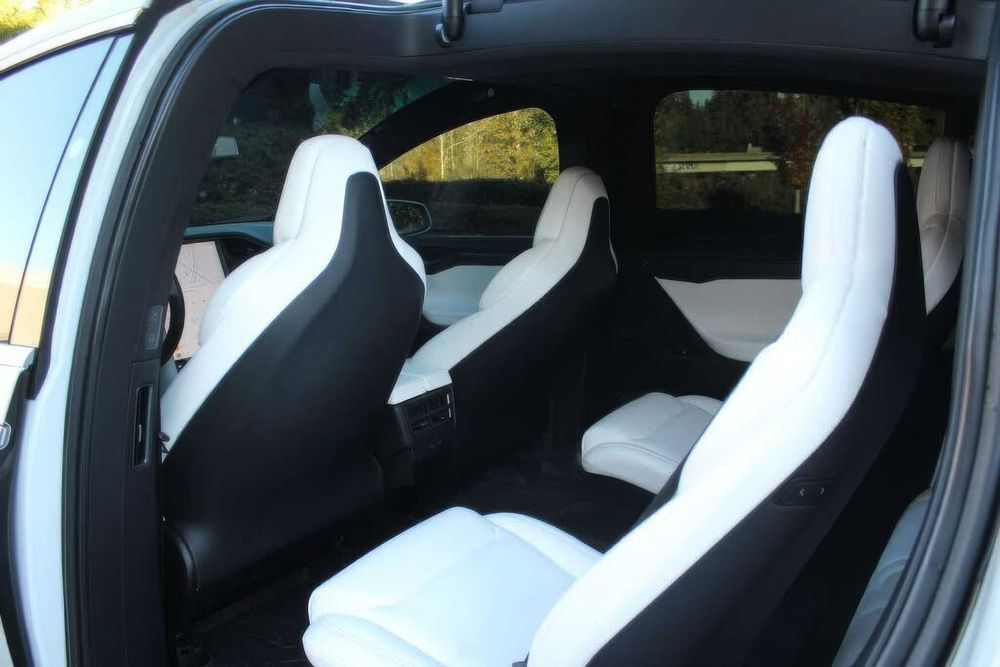 Tesla Model X 75D      2018