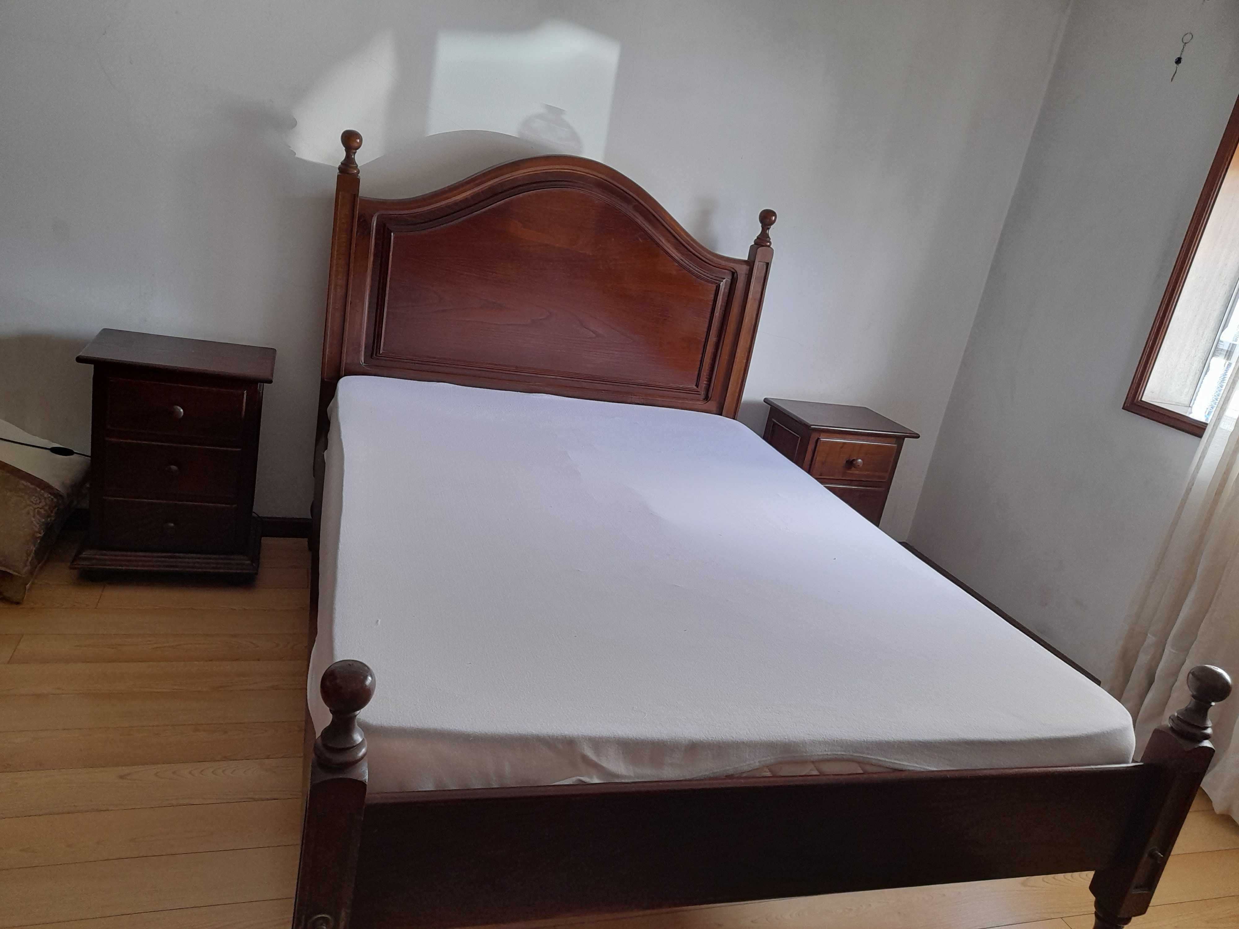 Quarto com estrado incluído