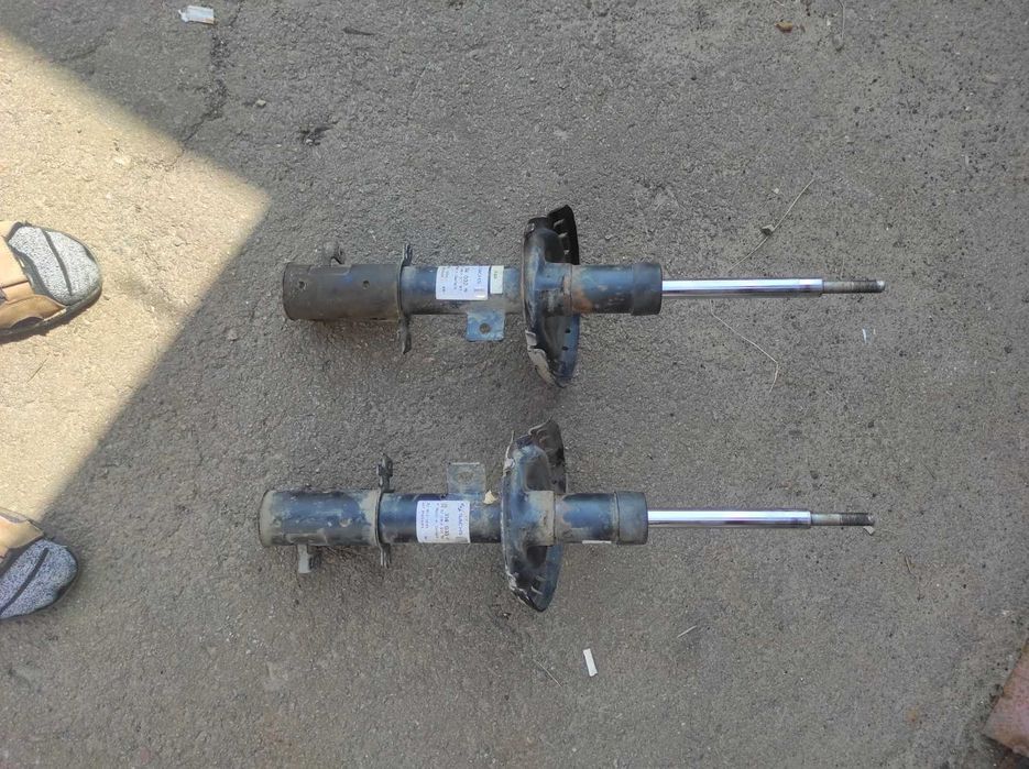 Амортизатори до Peugeot expert 1500 грн за пару