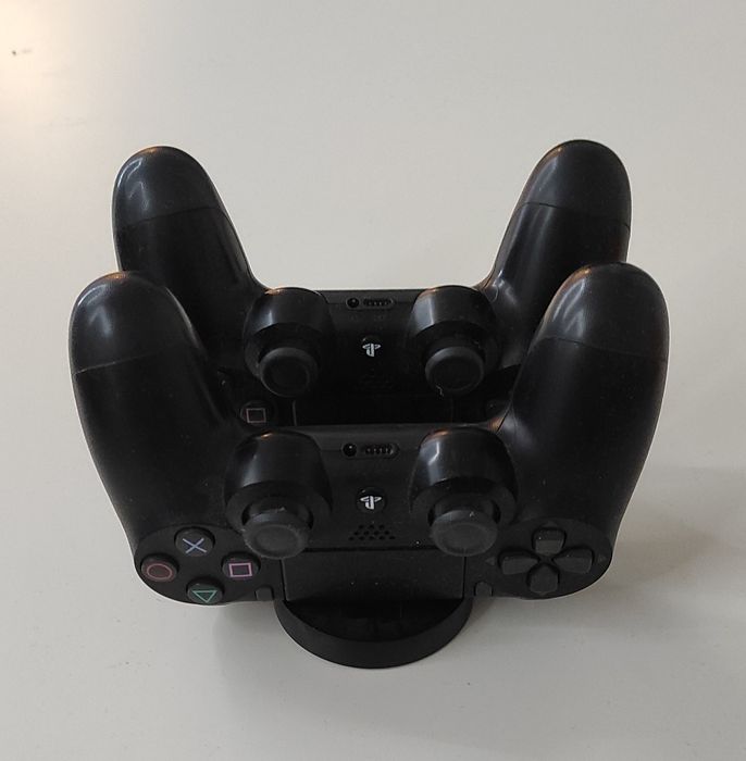 Konsola PS4 1TB zestaw