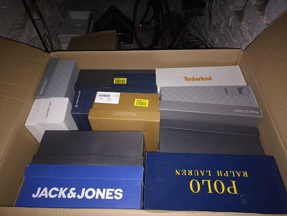 Wyprzedaż. Hurtowa sprzedaż nowego i markowego letniego obuwia.