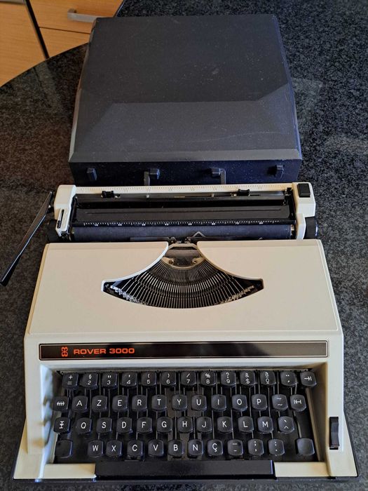 Máquina de Escrever Rover 3000 a funcionar