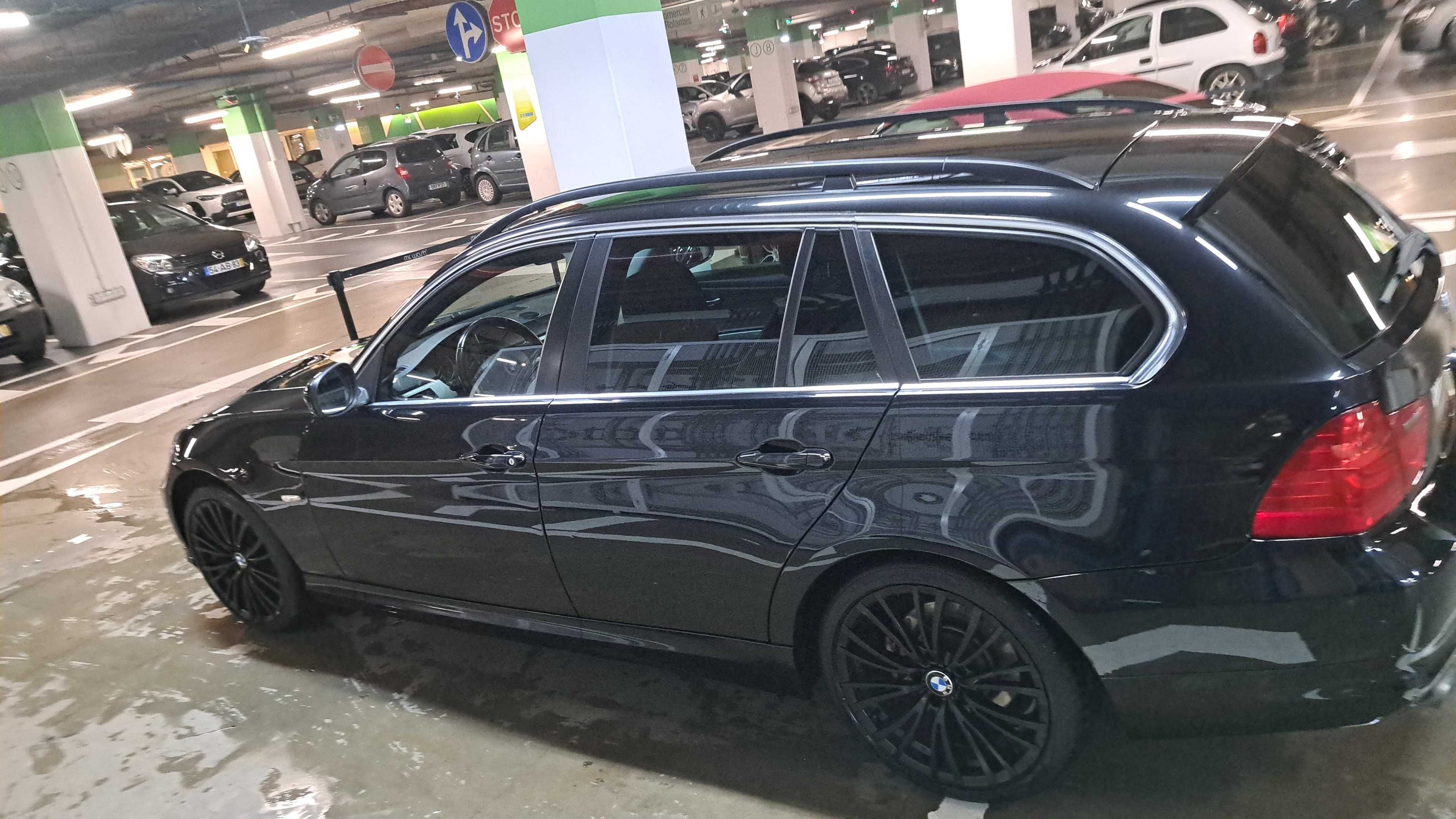 Carrinha 318 preta