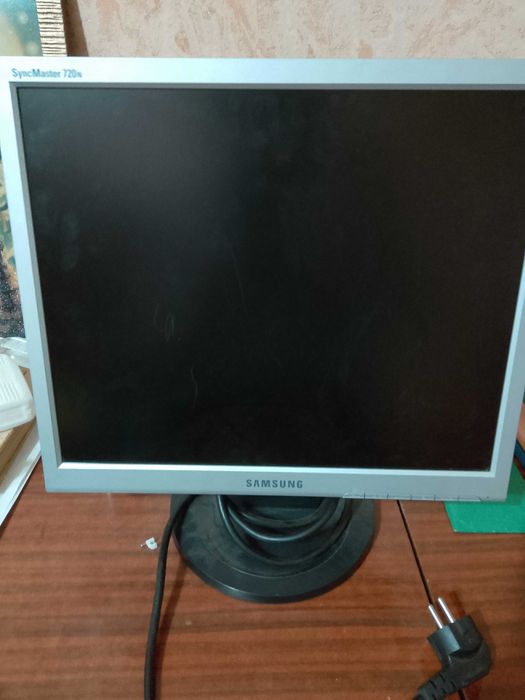 Монитор отдам бесплатно