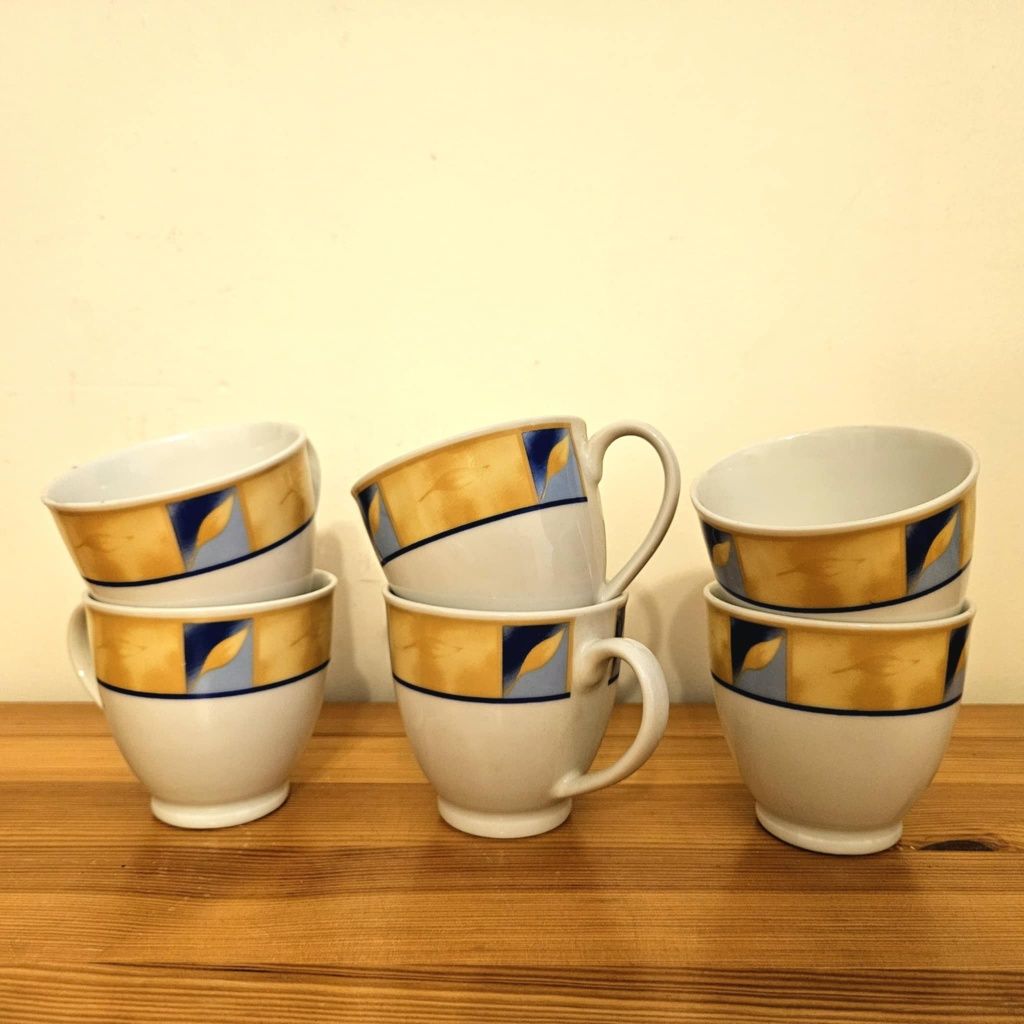 6 szt filiżanek.
