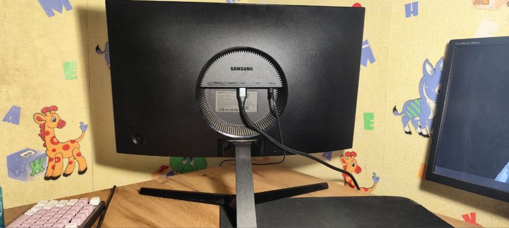 Монитор Samsung C24RG50 (24")