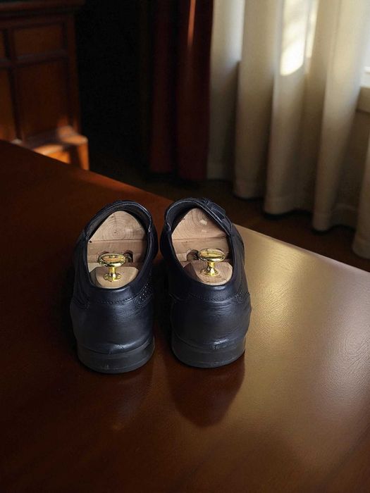 Стильні чоловічі шкіряні лофери DENTI з перфорацією та китицями