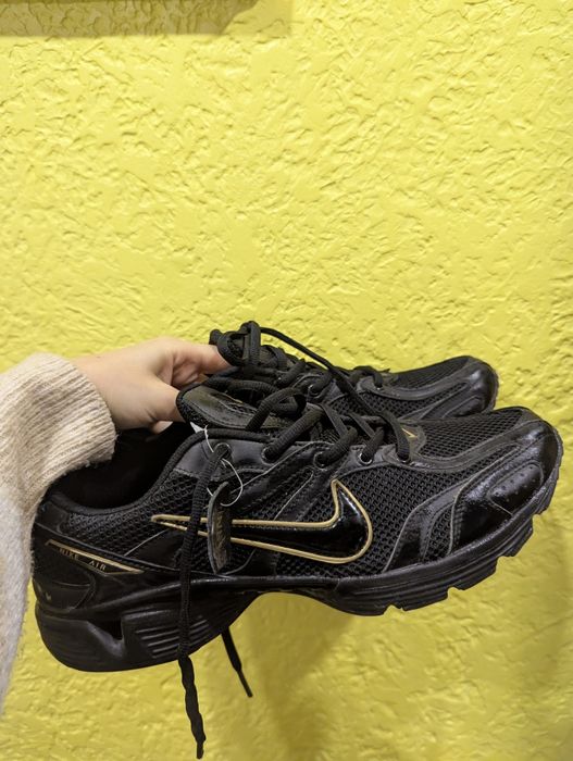 Легкі та зручні кросівки