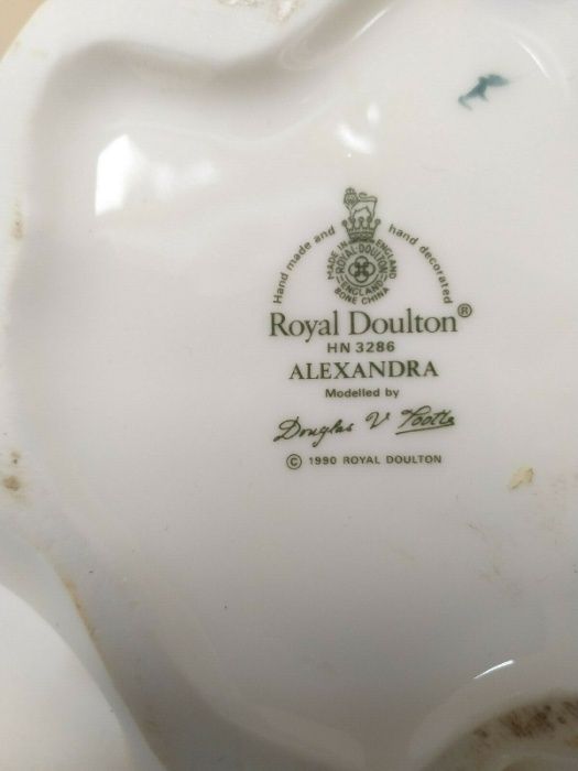 Estatueta Royal Doulton 'Alexandra' HN3286