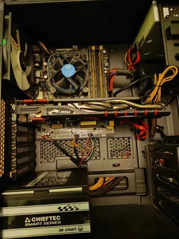 Komputer | I5-4460 | MSI GTX 970 | 16 GB RAM | SSD + HDD | Windows 10