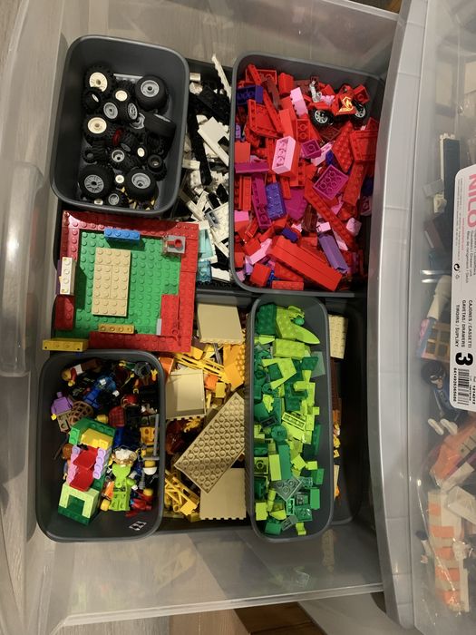 Centenas de peças Lego originais