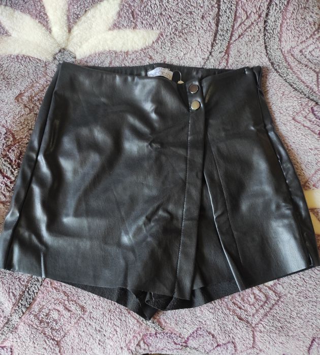 Нові шкіряні шорти-спідниця