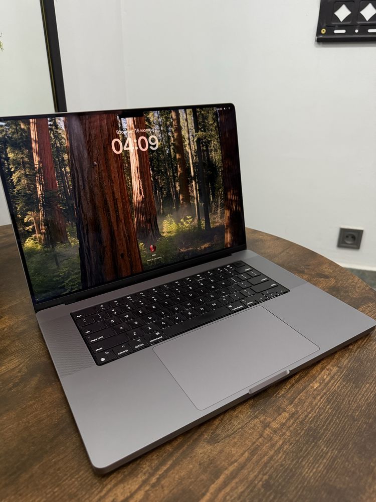 MacBook Pro M1 16 діагональ