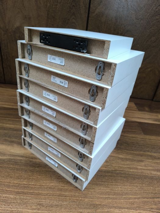 9 Estantes Ikea brancas