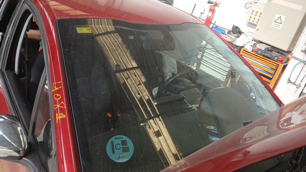 Pára-brisas PEUGEOT 208