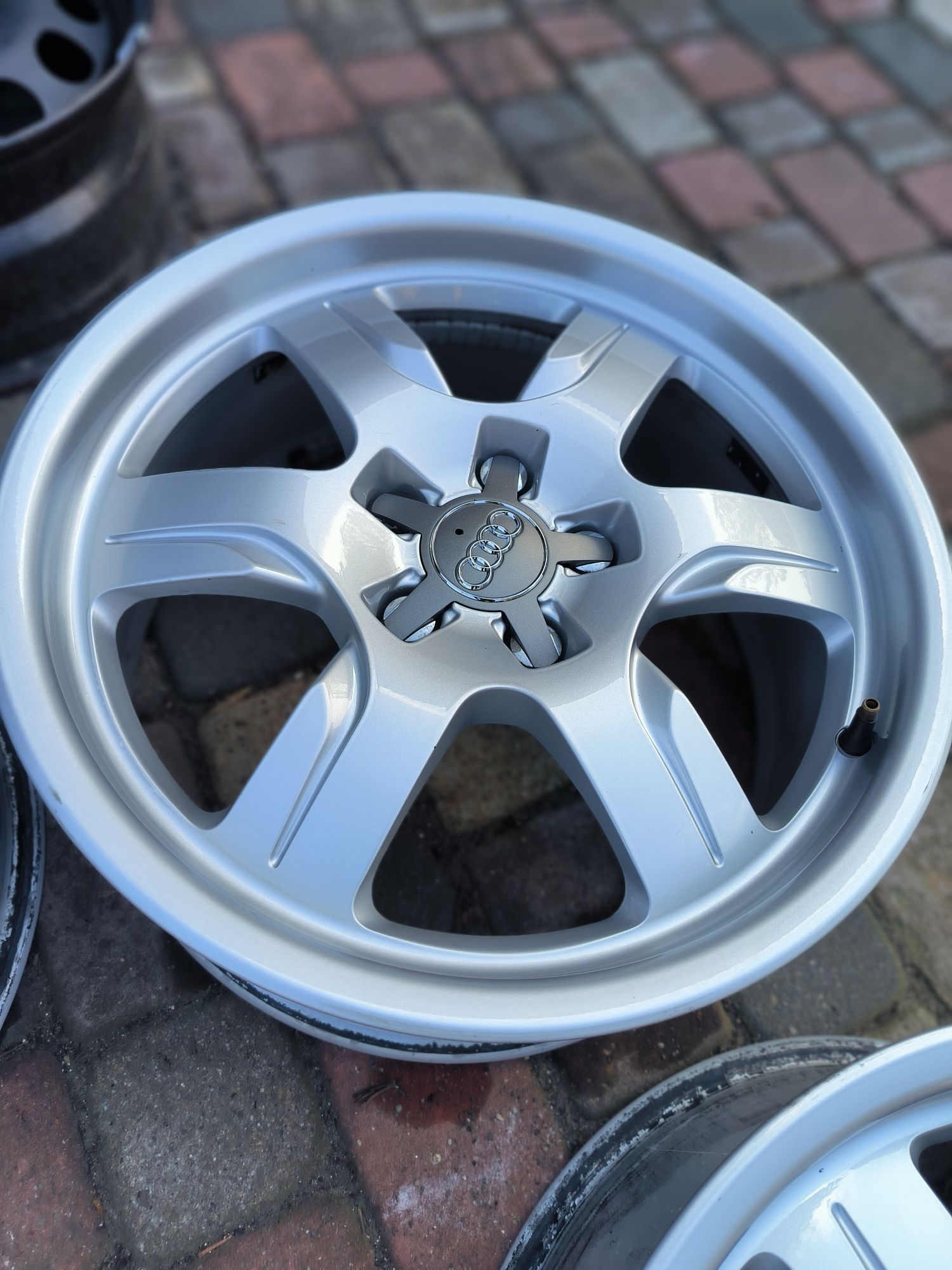 Felgi aluminiowe 17 Audi A3 A4 A5 A6 Allroad 5x112