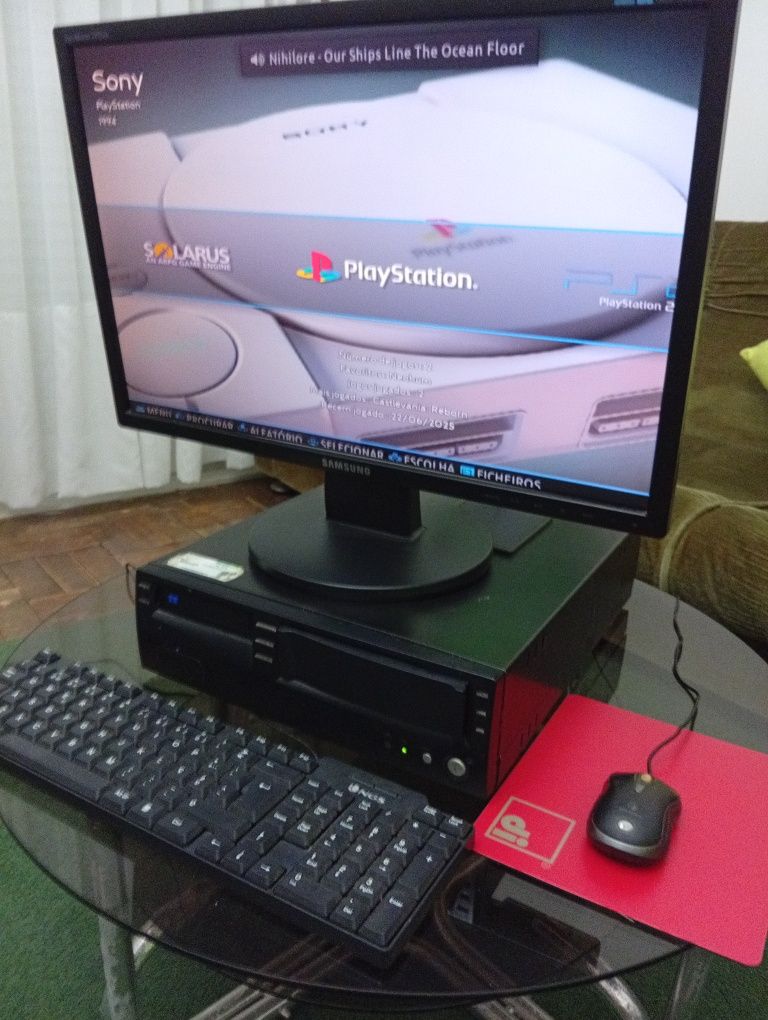 Computador para jogos e trabalho com disco amovivel