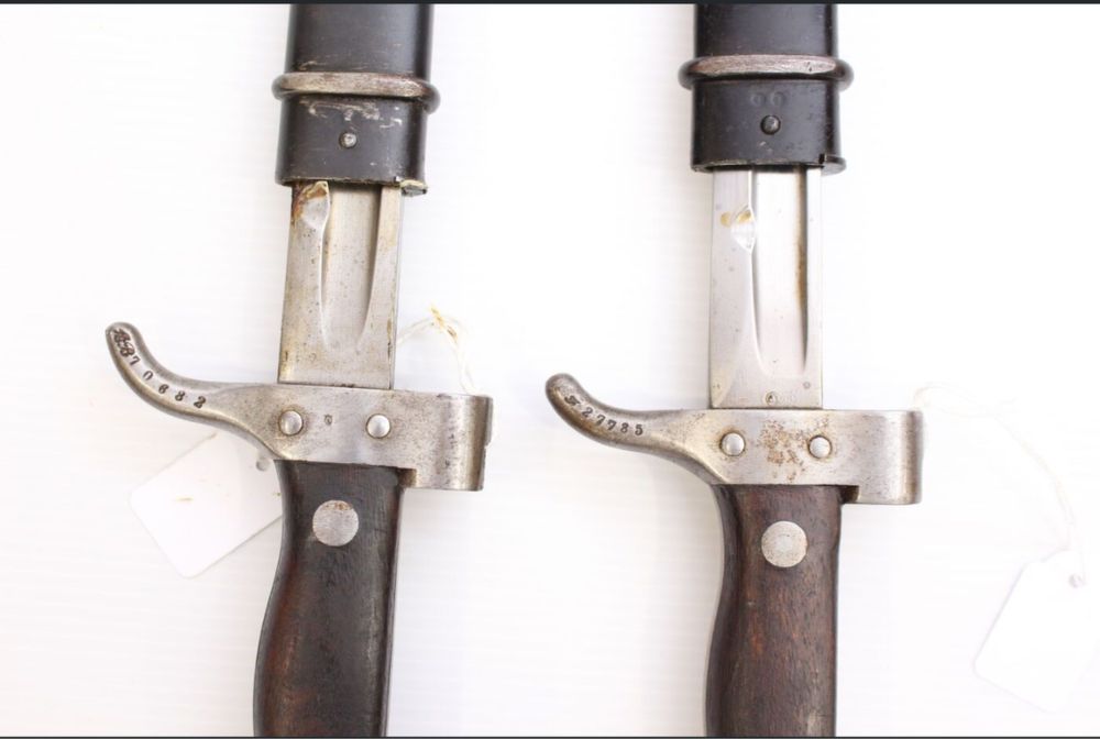 Duas baionetas modelo 1892 para Rifle Berthier
