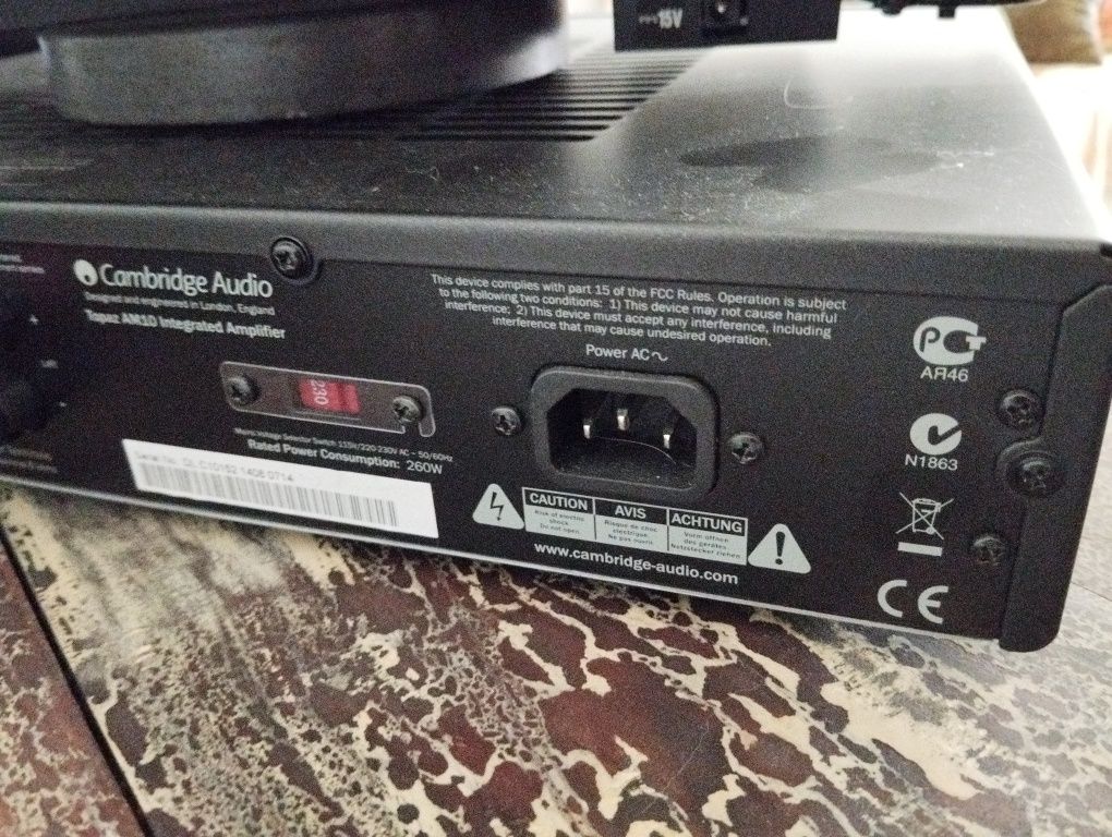 Gira Discos Novo Cambridge Audio com Amplificador e Colunas