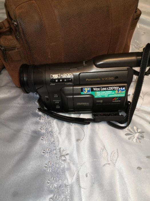 Видеокамера PANASONIC фирменная, выпуска 90-х годов