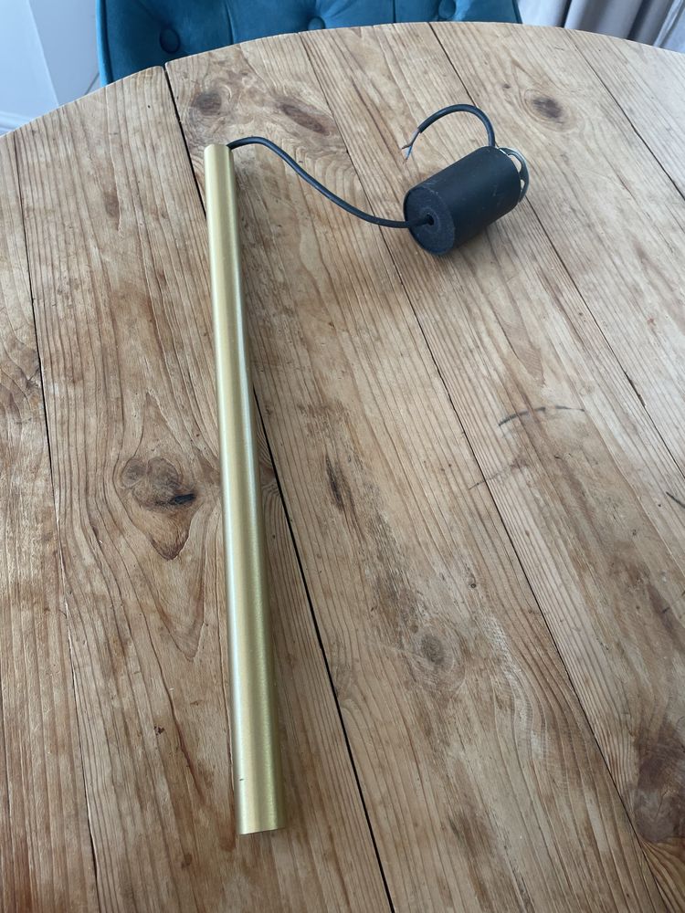 Złota lampa wisząca