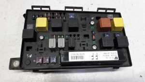Caixa Fusíveis BSI OPEL ASTRA H HELLA 743381