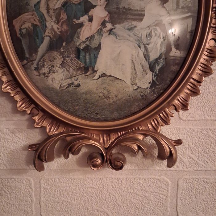 Pałacowy obraz z ozdobną złotą ramą