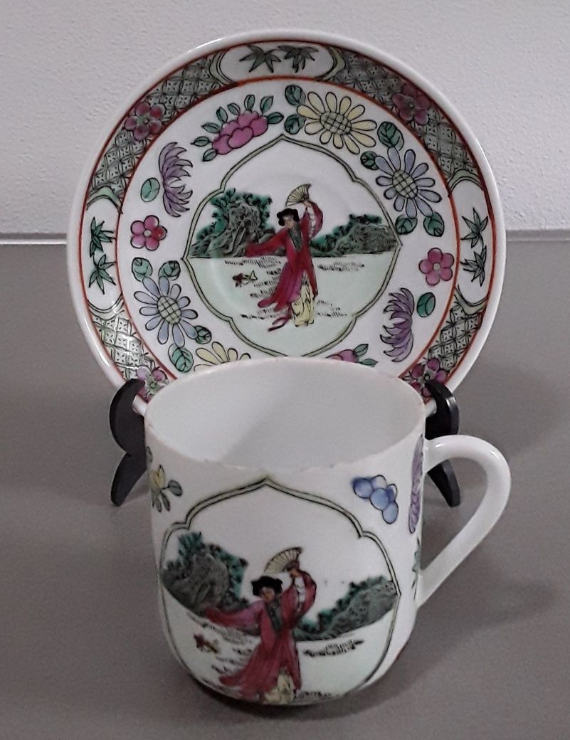 Antiga chávena de café com pires em porcelana Chinesa